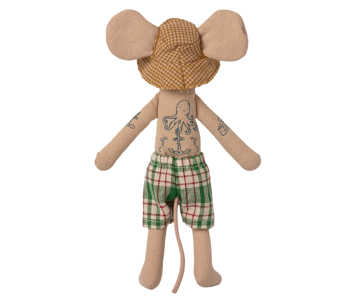 Strandmus, Far i strandhytte