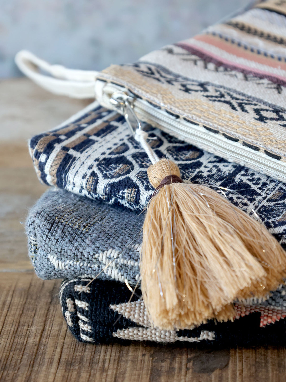 Sens clutch jacquardvævet – kul