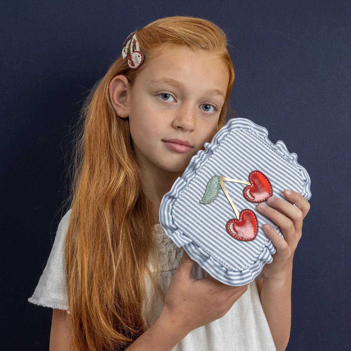 2 hårspænder - Scallop Framed Cherries Mon Cheri - Mimi & Lula