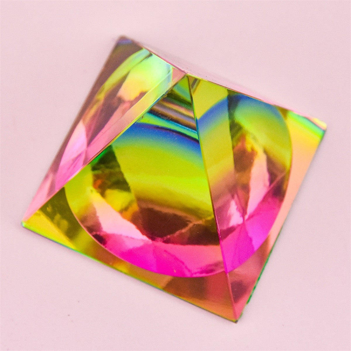 Regnbue Pyramide i glas