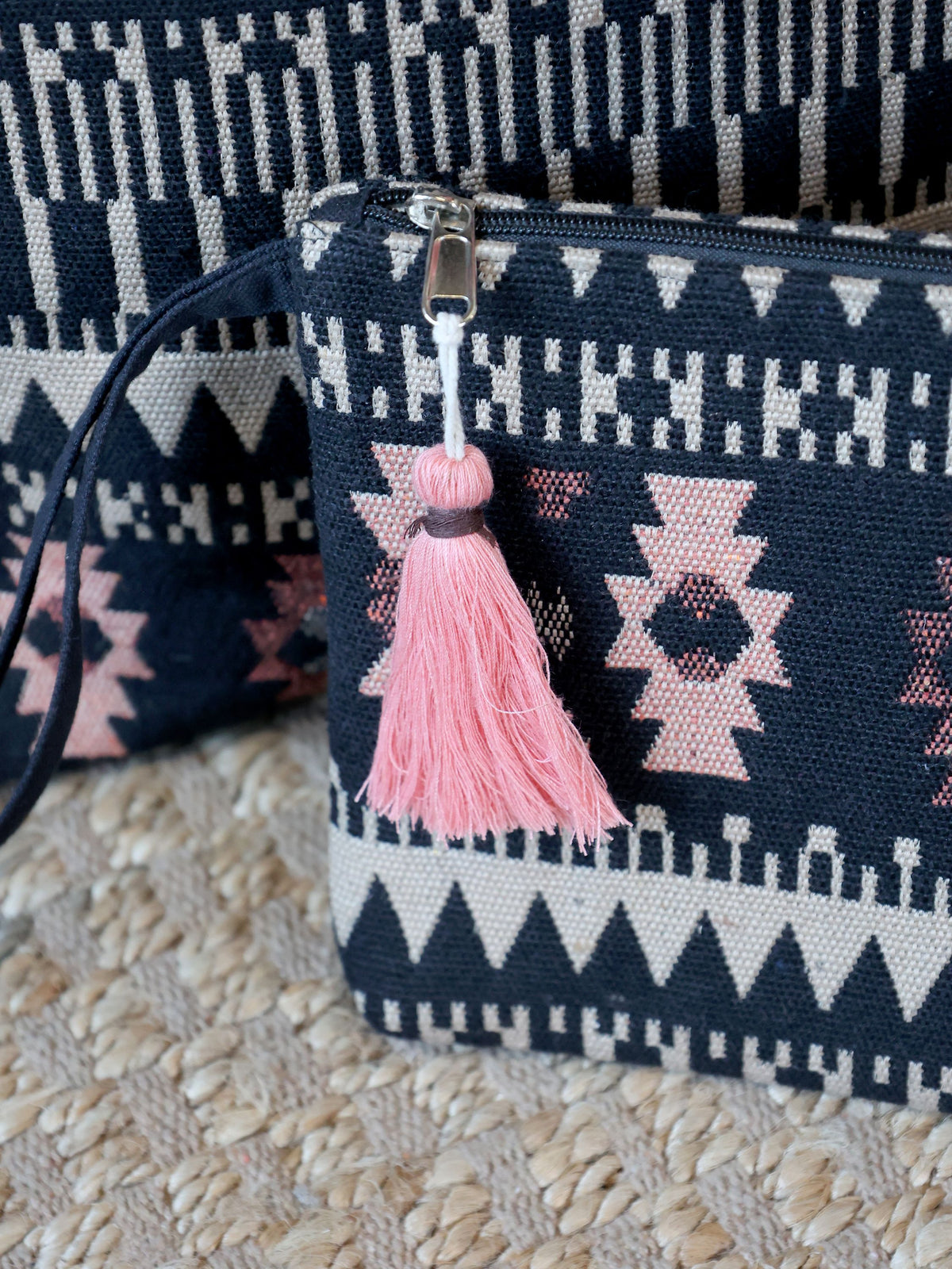 Sens clutch jacquardvævet – kul