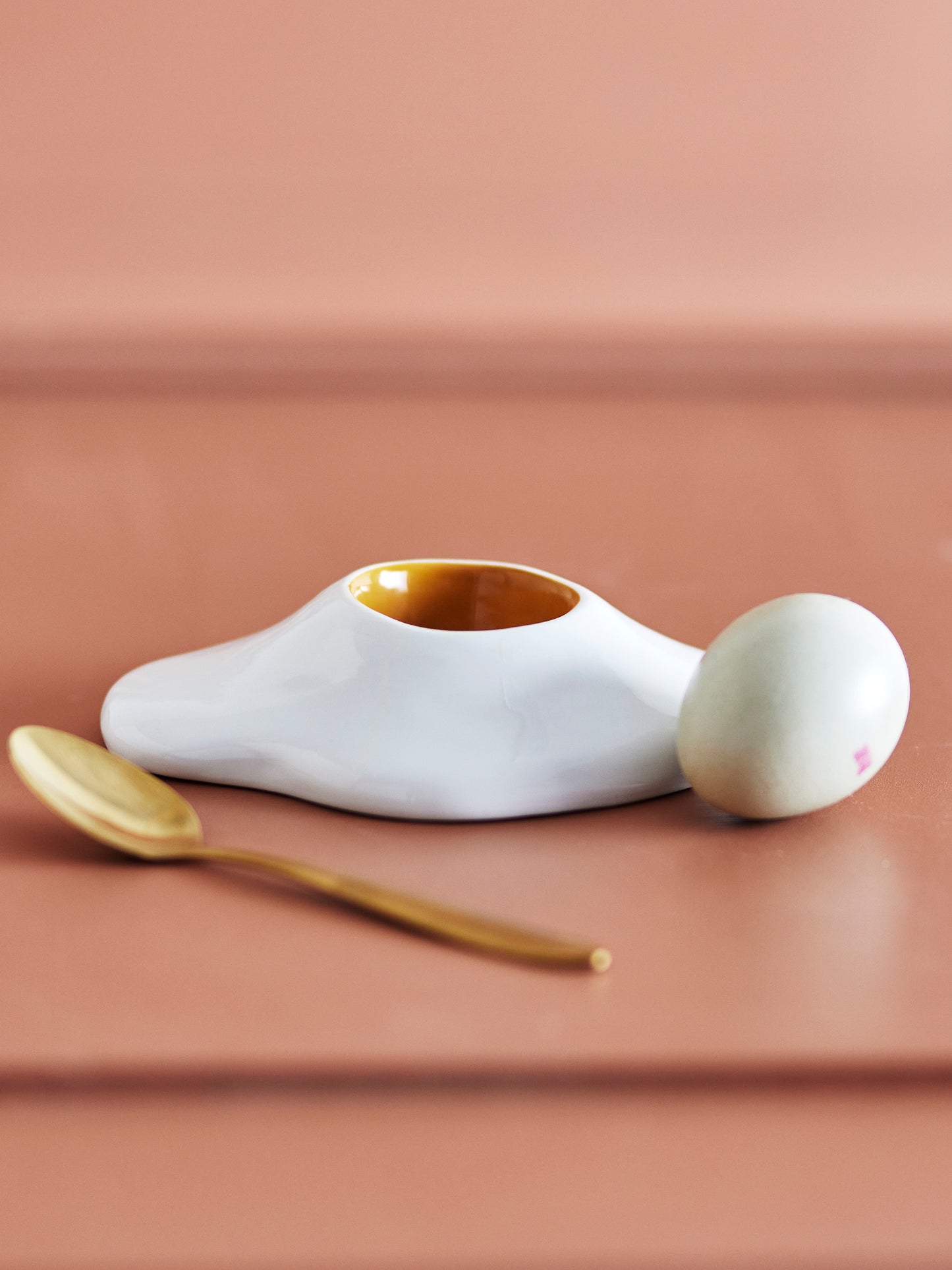 Eggert Æggebæger, Hvid, Stentøj