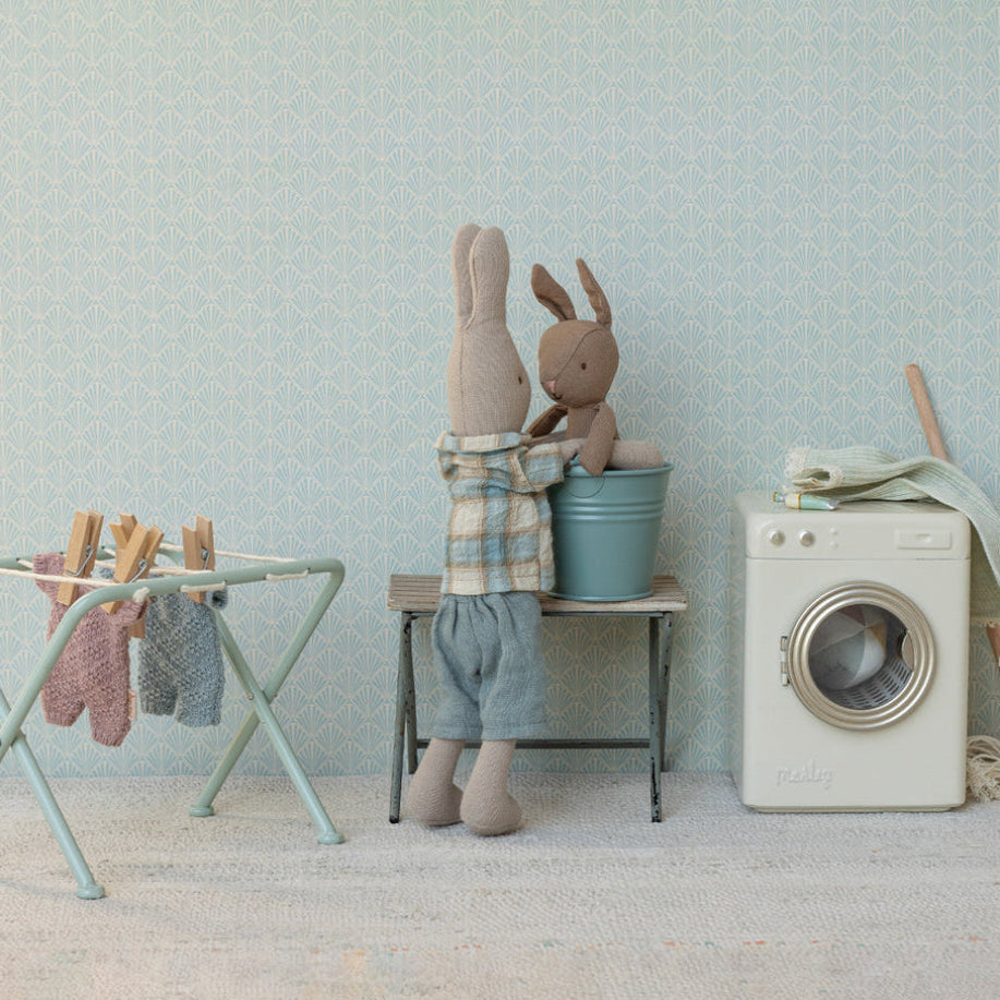 Maileg - Hare - micro - brun - blå strikket dragt