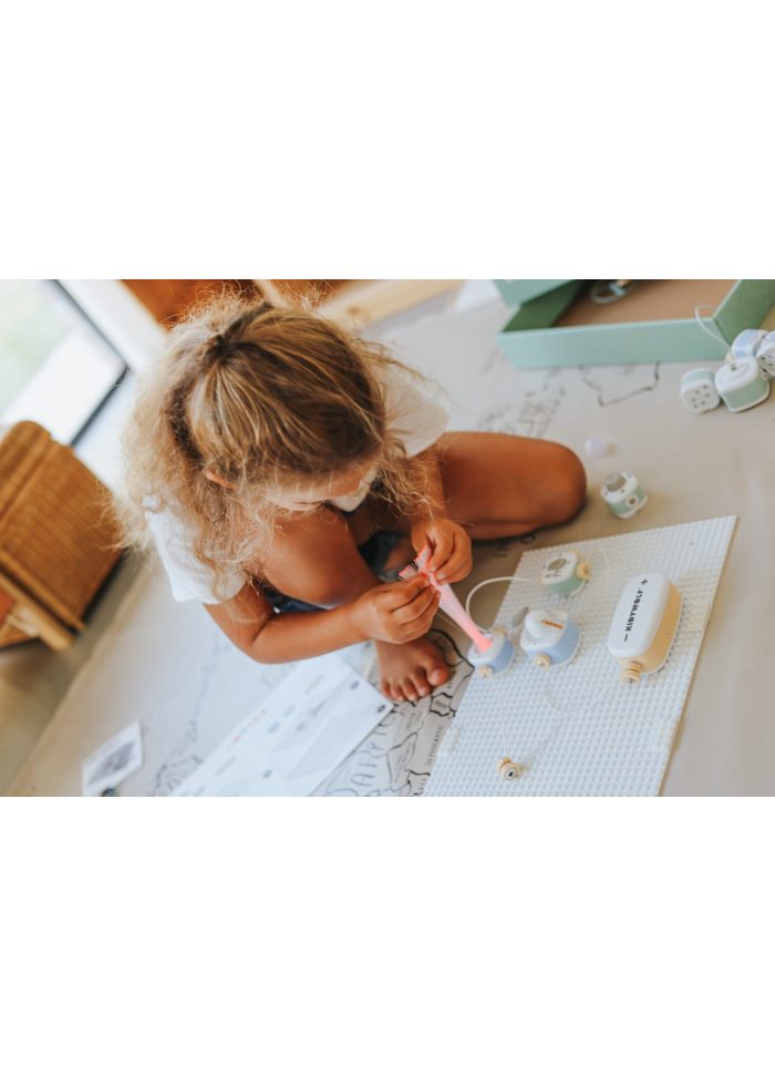 KIDYELEC-EXPERT - MY FIRST ELECTRICITY KIT - 18 PIECES