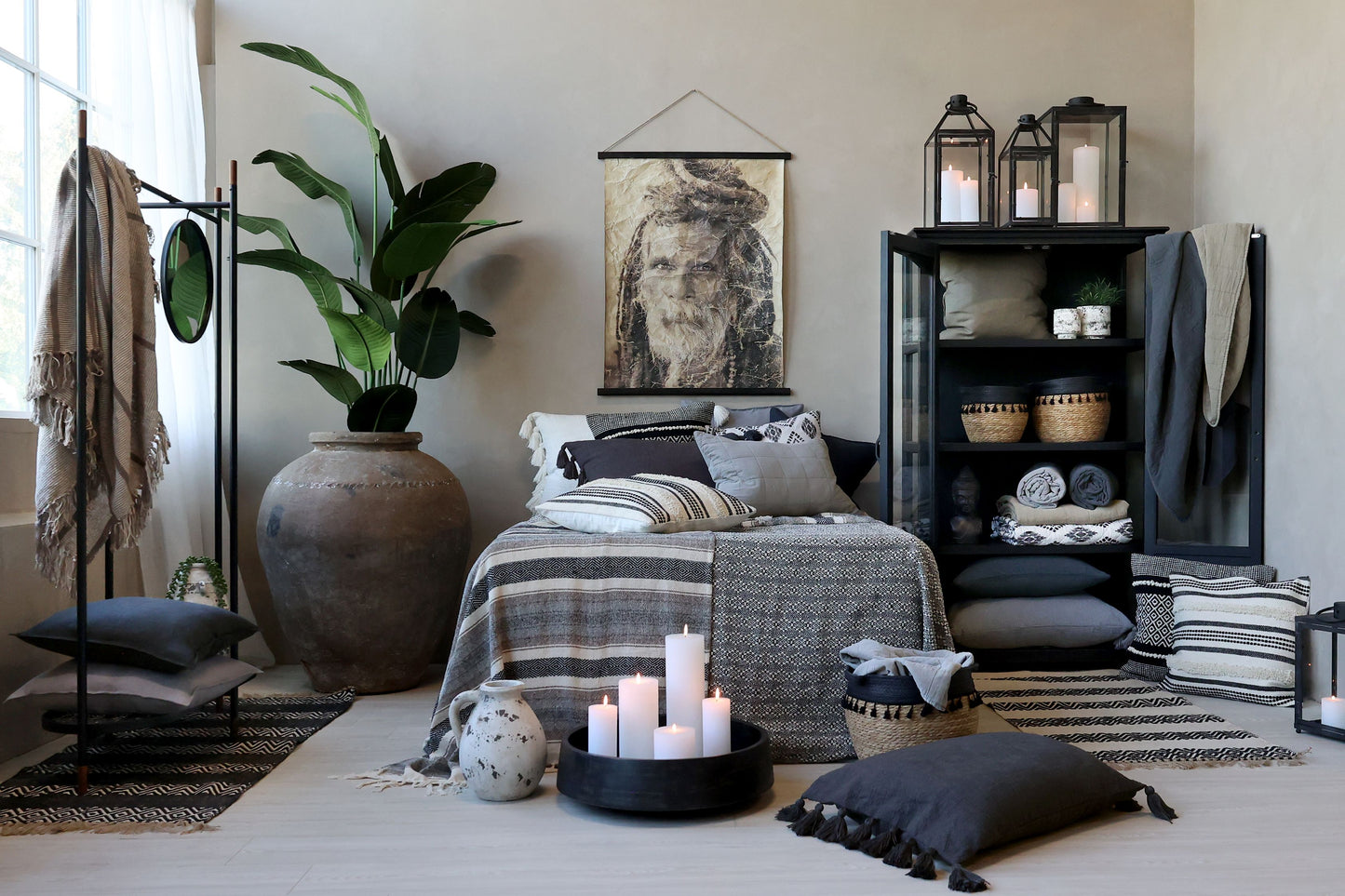 Kurv m. sorte frynser