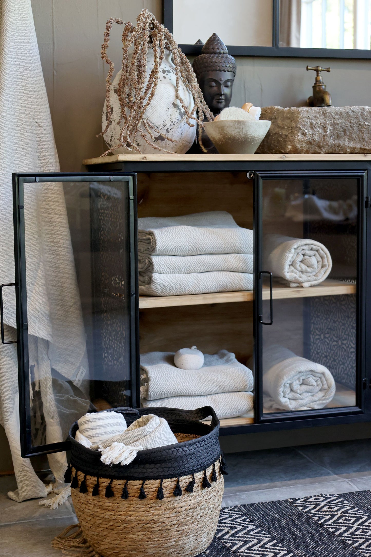 Kurv m. sorte frynser