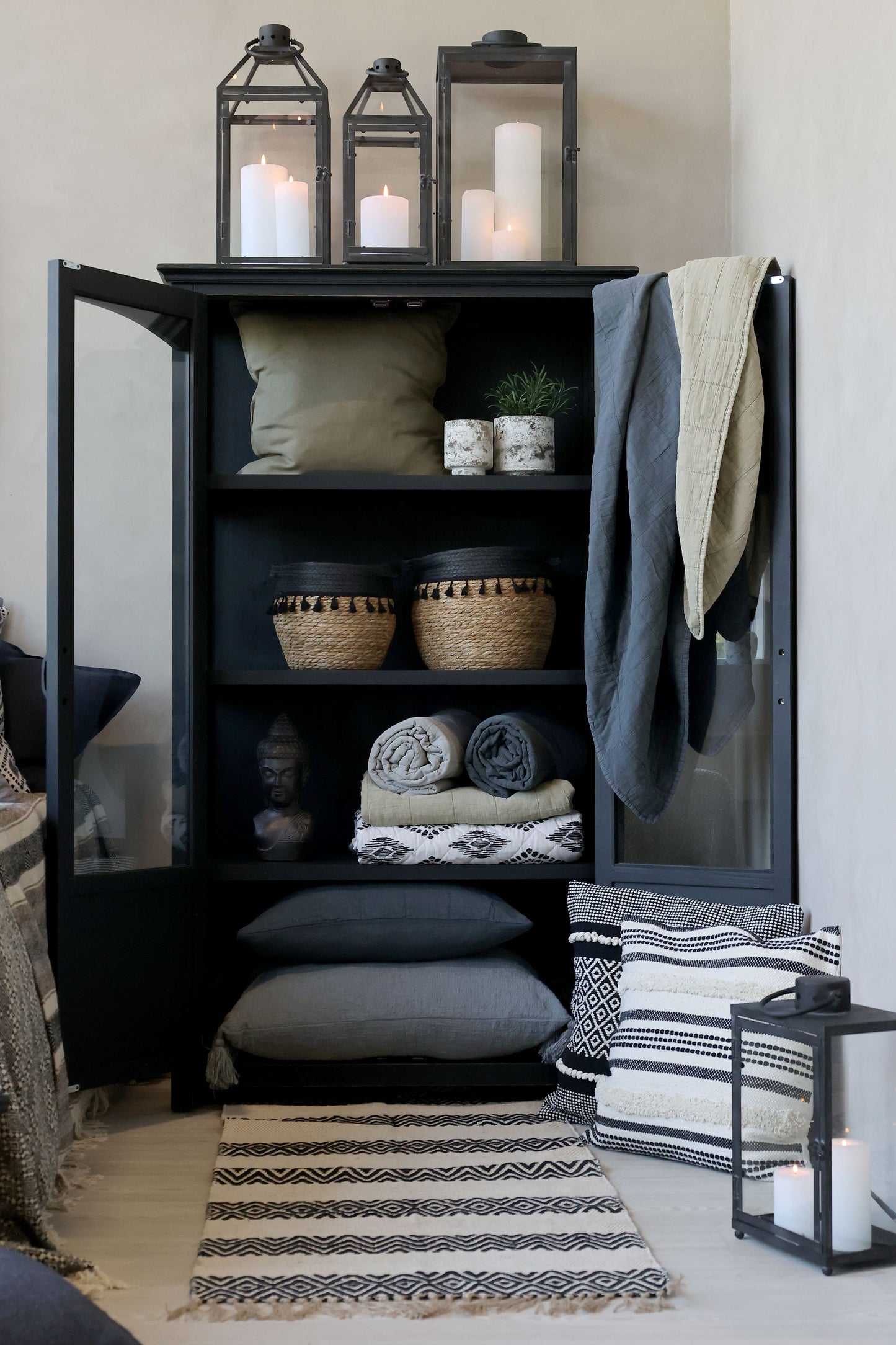 Kurv m. sorte frynser