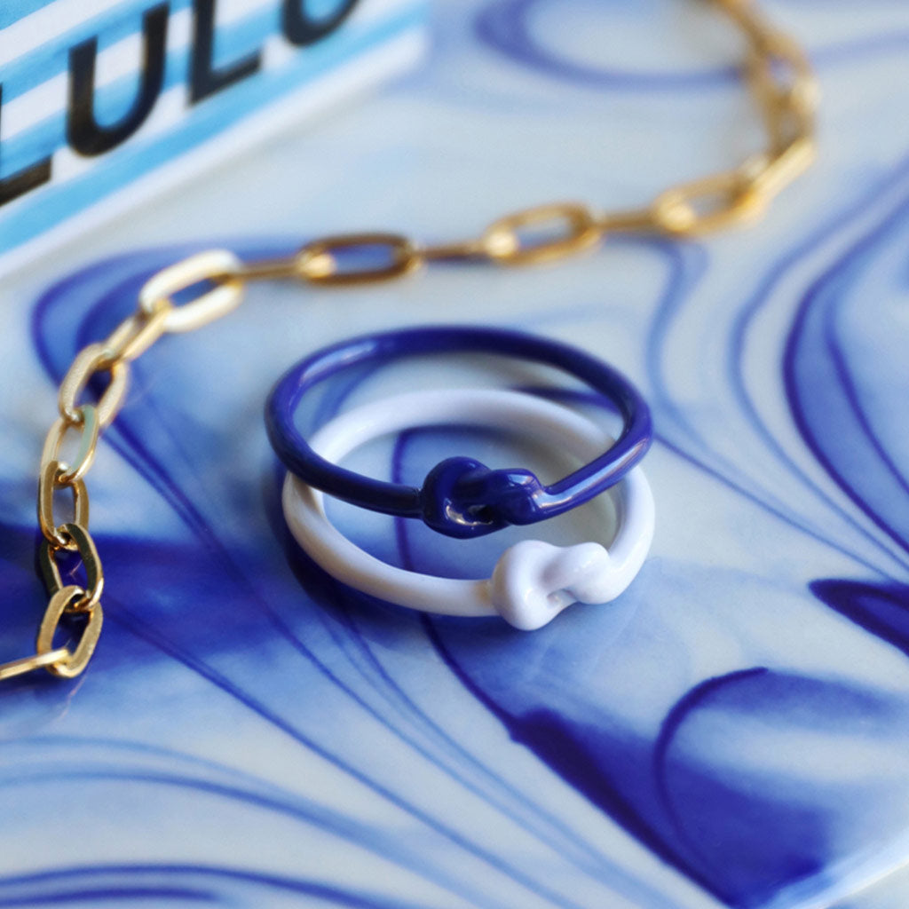 Fingering - Love Knot Ring - Dazzling Blue