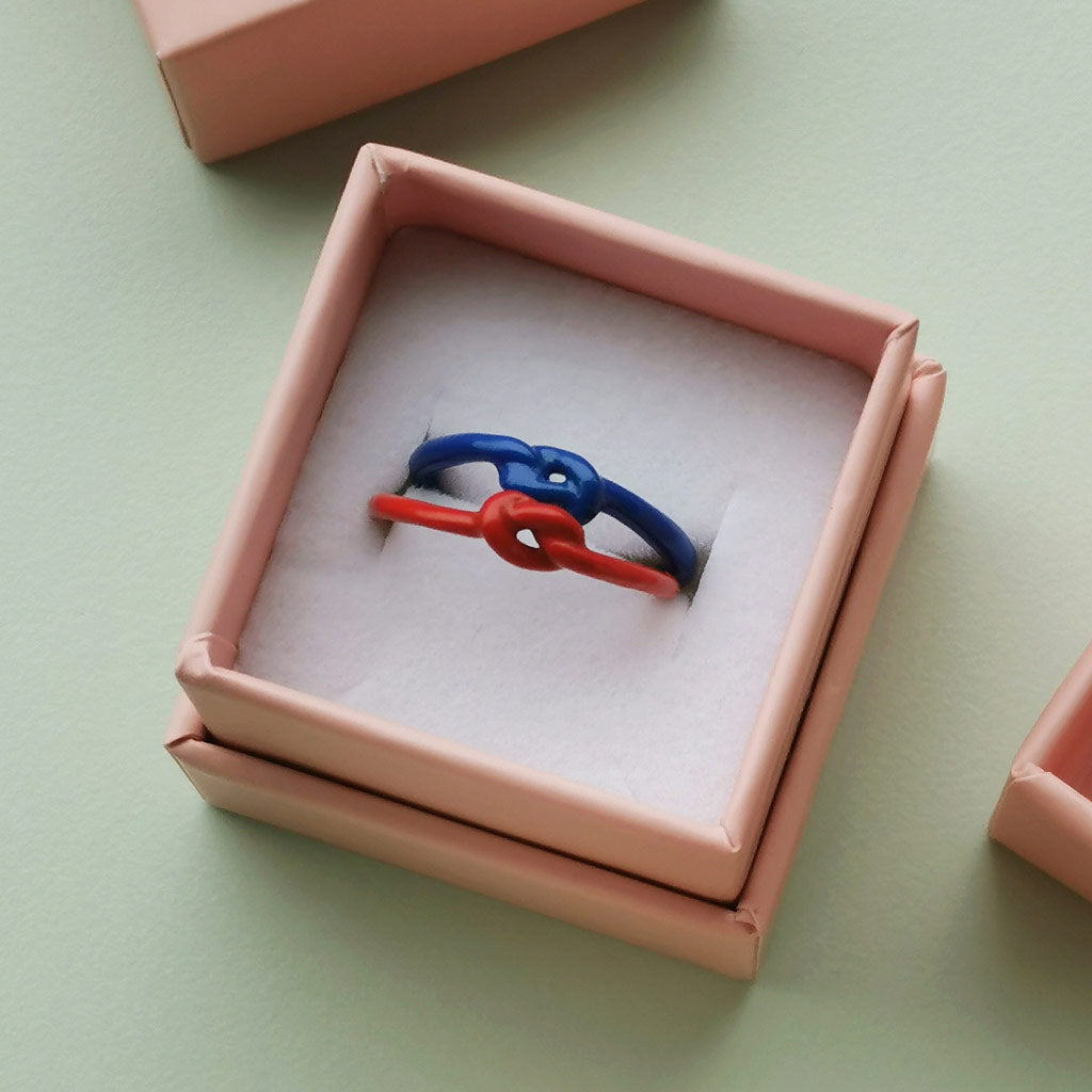 Fingering - Love Knot Ring - Dazzling Blue