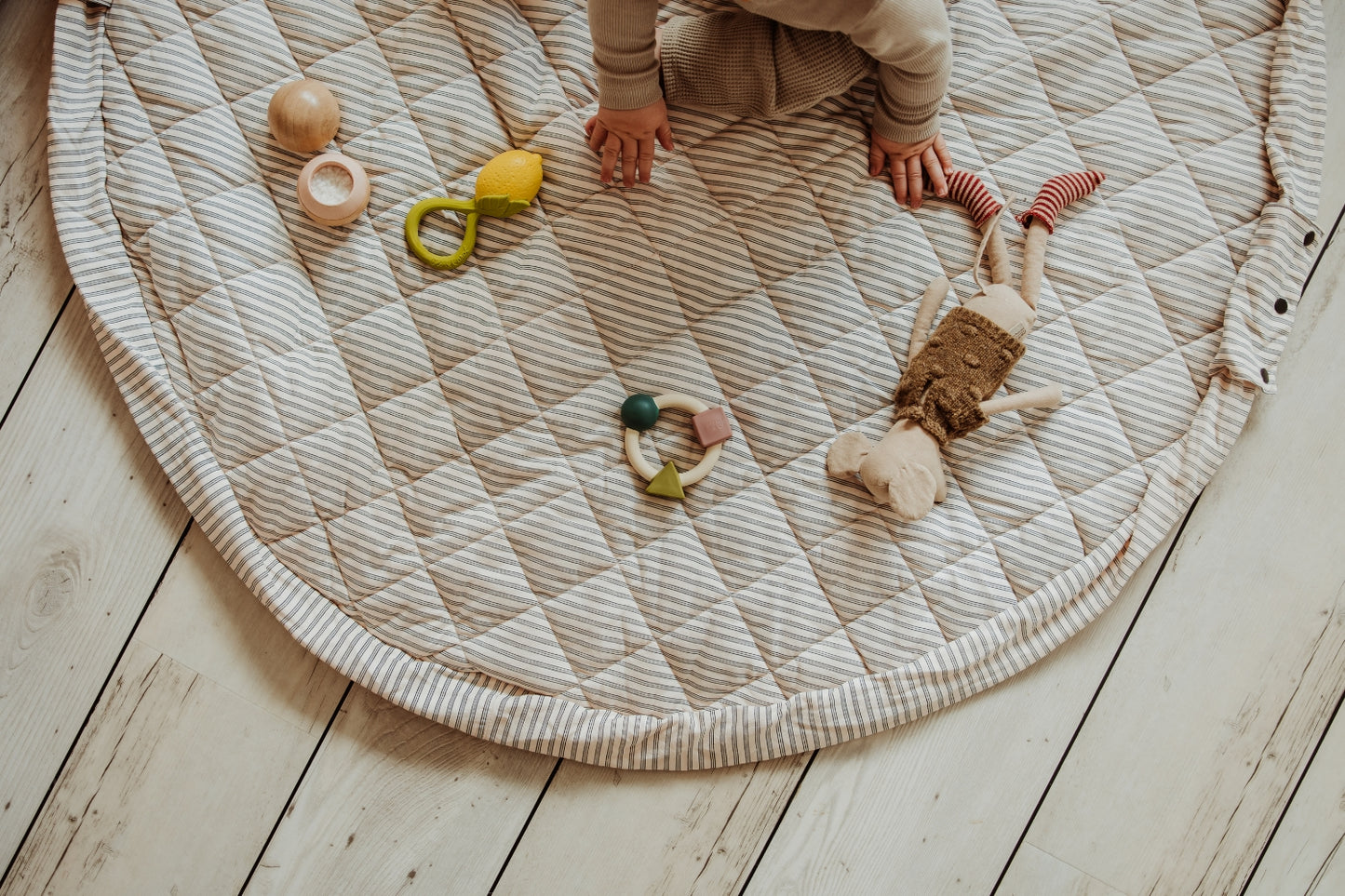 Play & Go baby legetæppe og opbevaring - Blue Stripes Organic
