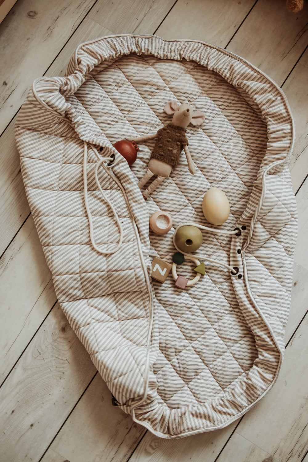 Play & Go baby legetæppe og opbevaring - Blue Stripes Organic