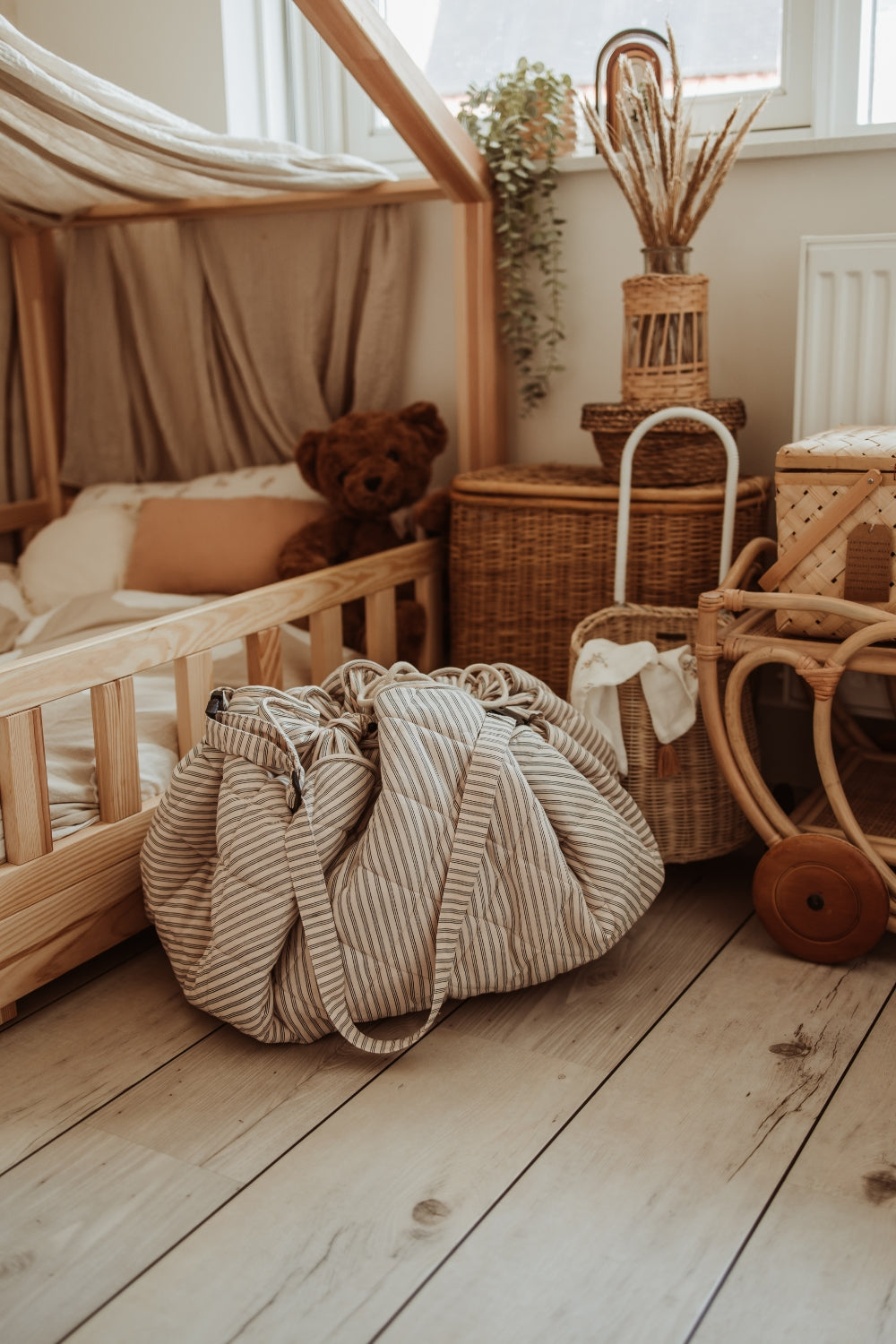 Play & Go baby legetæppe og opbevaring - Blue Stripes Organic